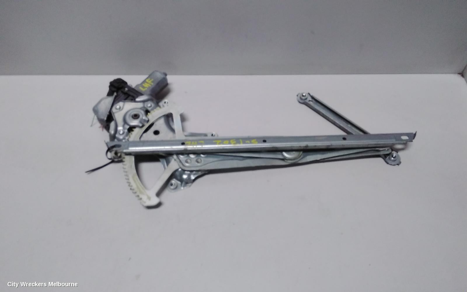 TOYOTA COROLLA LEFT FRONT WINDOW REG/MOTOR, ZRE182R, HATCH, 01/2014 - 06/2018 - Image 3