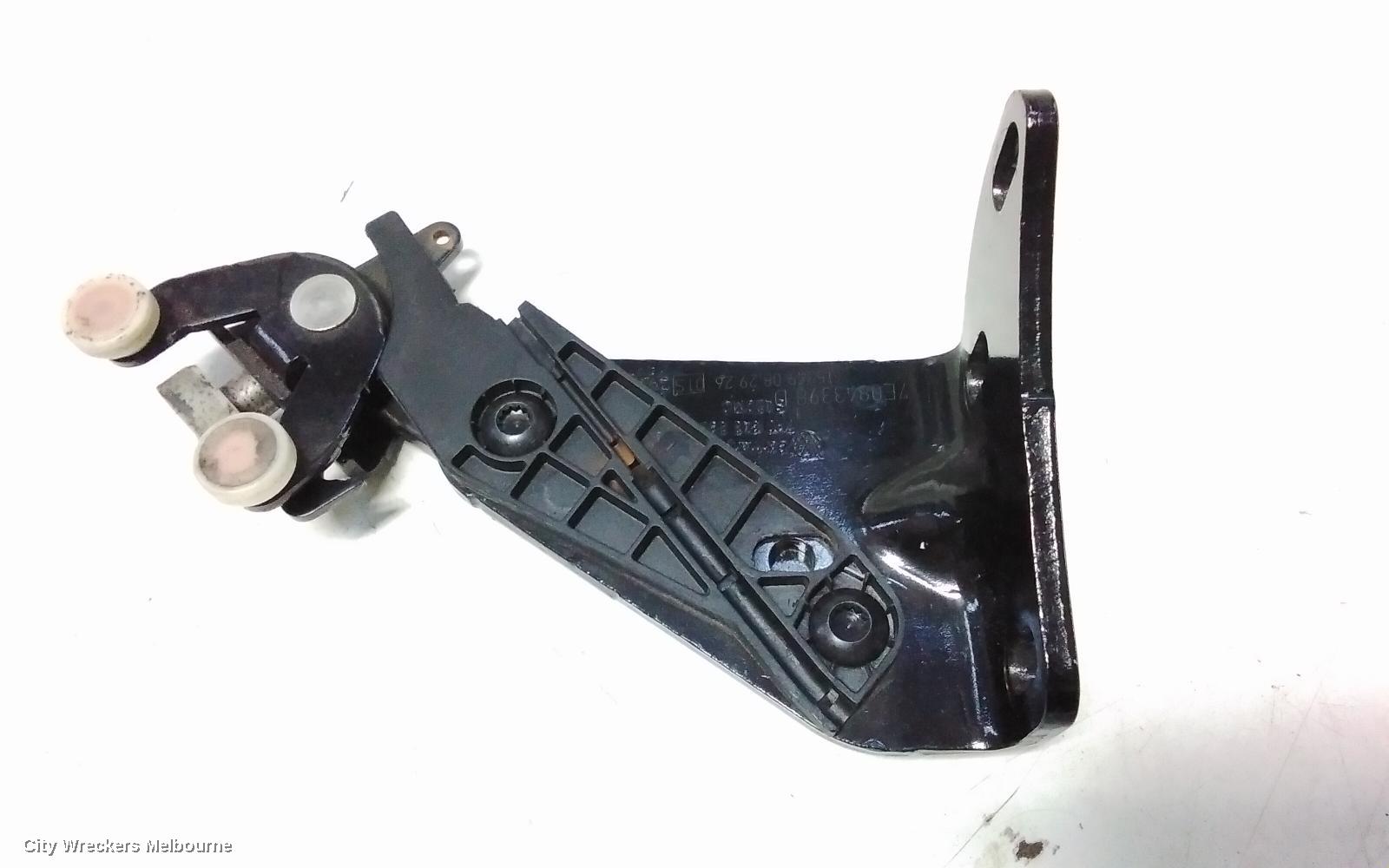 VOLKSWAGEN TRANSPORTER, T6, 07/2015 - 08/2024, 7H0 843 398 // 7E0843398D ~ RHR SLIDING DOOR LOWER BOTTOM HINGE AND ROLLER GUIDE: 110357 - Image 2