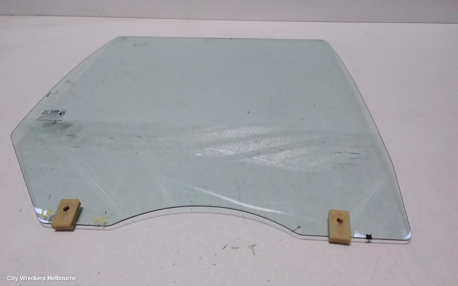 HYUNDAI SANTA FE RIGHT REAR DOOR WINDOW, SM WAGON 11/2000 - 11/2005 - Image 2