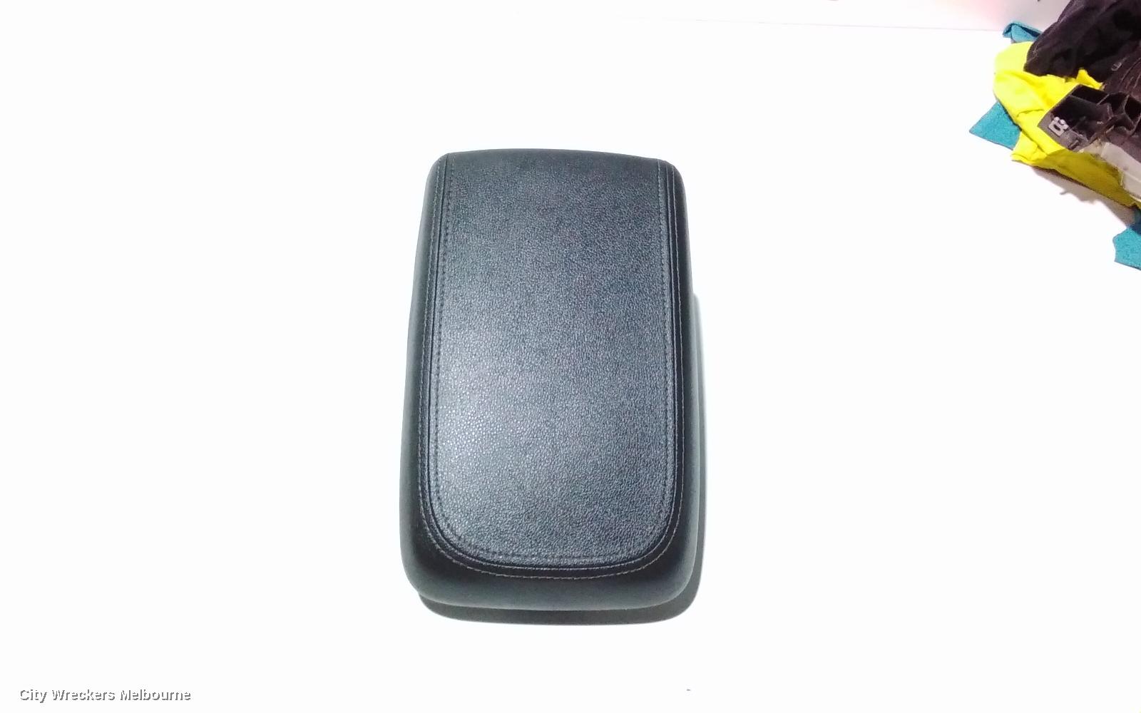 HOLDEN CAPTIVA CONSOLE, CG, LEATHER, BLACK, 01/2011 - 06/2018 - Image 2