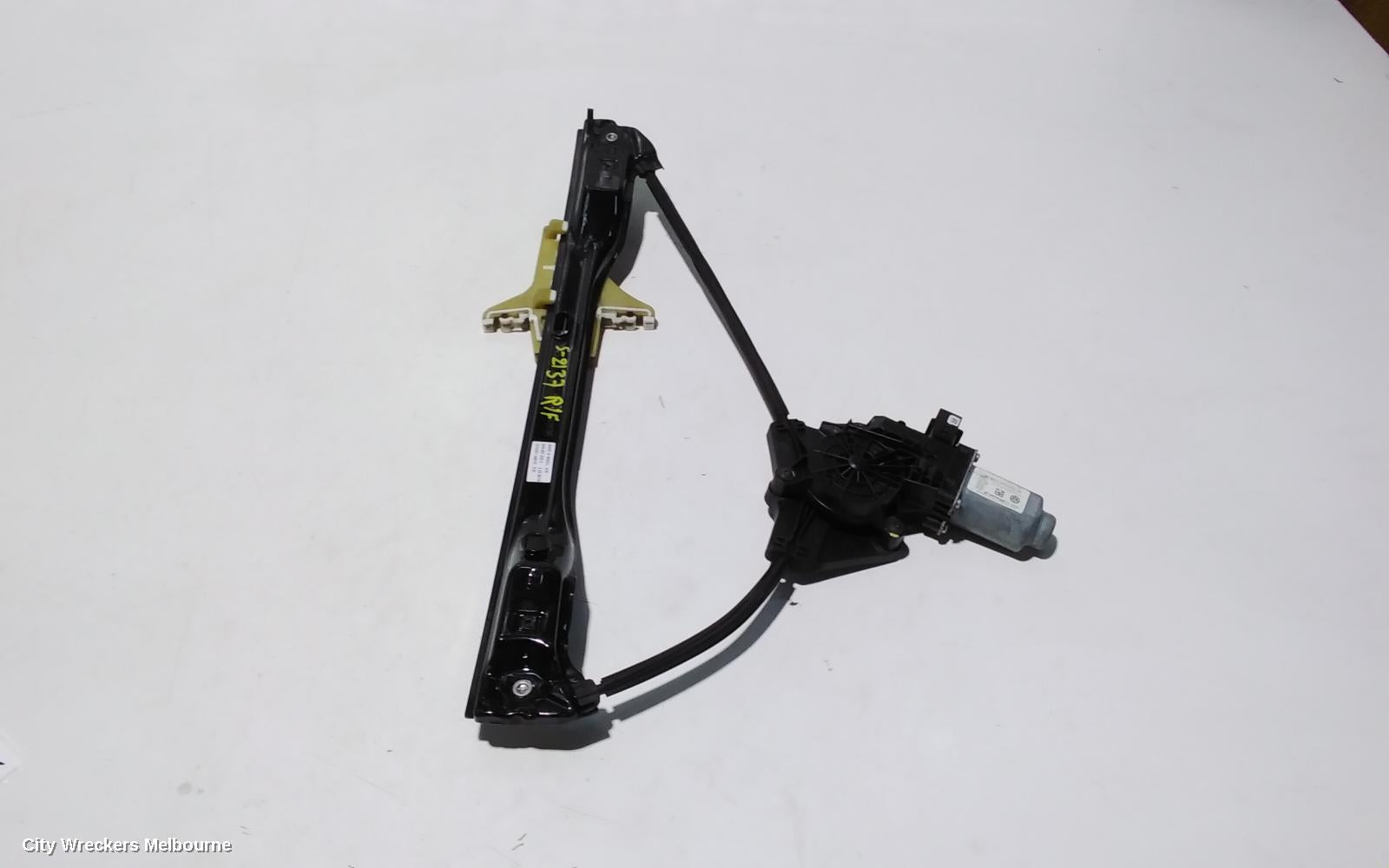 VOLKSWAGEN AMAROK RIGHT FRONT WINDOW REG/MOTOR, 2H, 12/2010 ONWARDS - Image 3