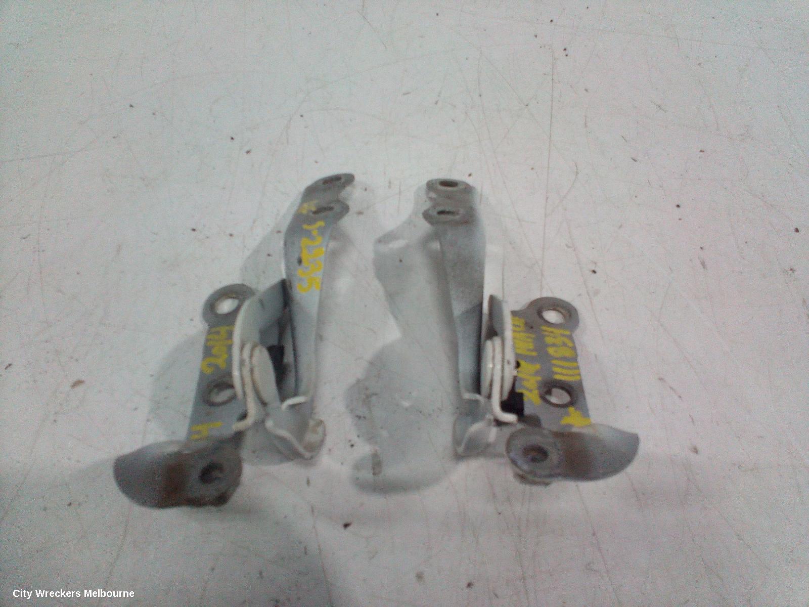TOYOTA HIACE BONNET HINGE/STRUT, HINGES (PAIR), TRH/KDH, 03/2005 - 04/2019 - Image 3