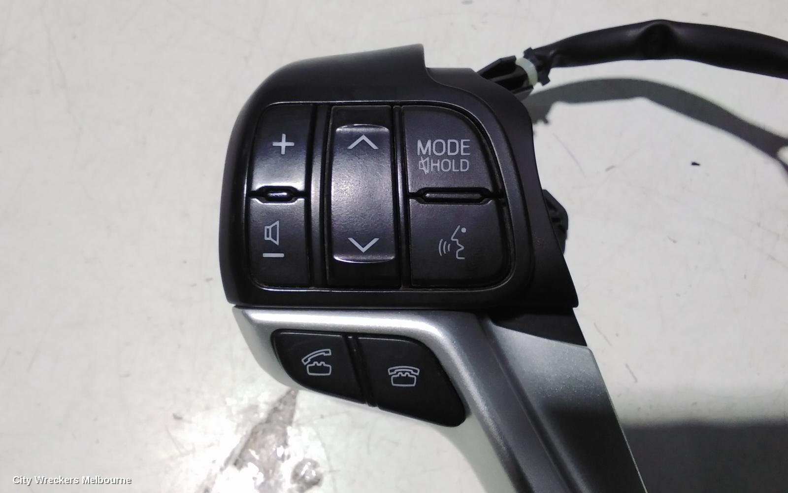 TOYOTA KLUGER, XU50 SERIES, 03/2014 - 02/2021, 75E800  STEERING WHEEL LOWER BEZEL TRIM: 104851 - Image 3