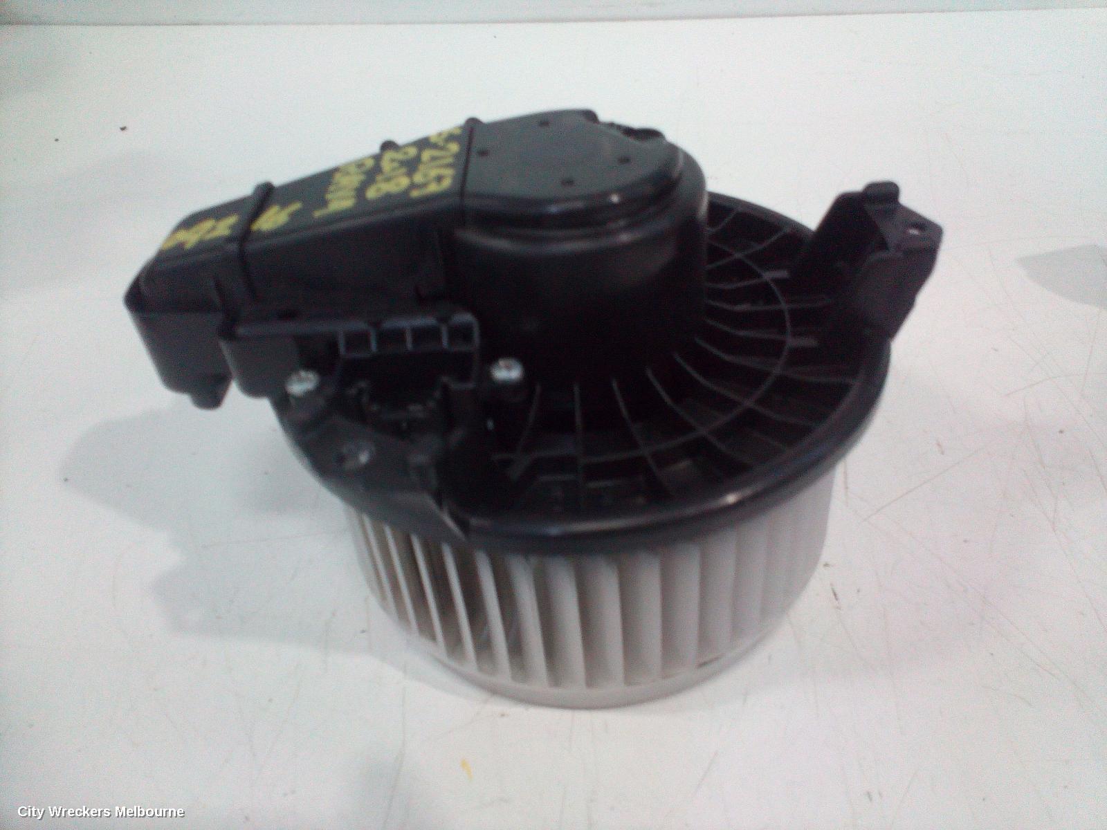 TOYOTA RAV4 HEATER FAN MOTOR, XA40, CLIMATE CONTROL TYPE, 3 PIN, 12/2012 - 11/2018 - Image 3