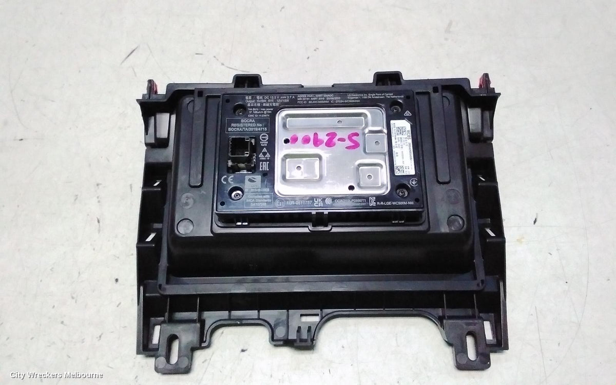 MITSUBISHI OUTLANDER, ZM, WIRELESS CHARGING PAD (IN FRONT OF CENTRE CONSOLE), 08/2021 ONWARDS, MOBIL CHARGER: 147923 - Image 3