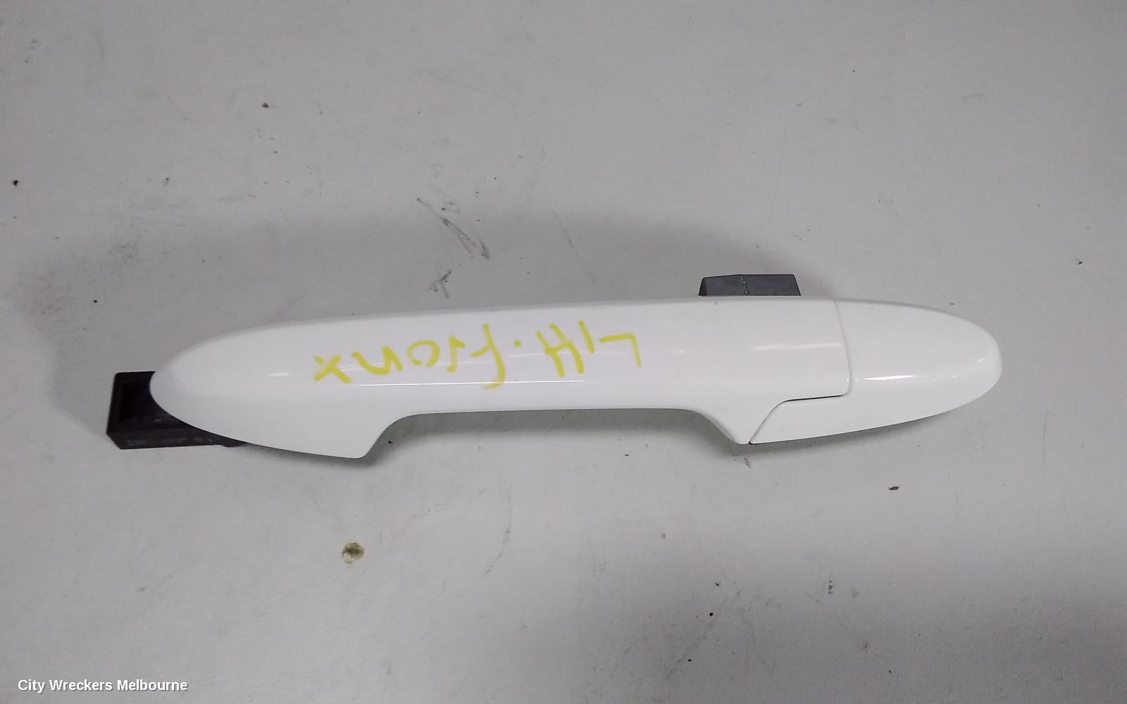 HONDA HRV DOOR HANDLE, OUTER, LH FRONT, COLOUR CODED, RU5, 12/2014 - 10/2021 - Image 1