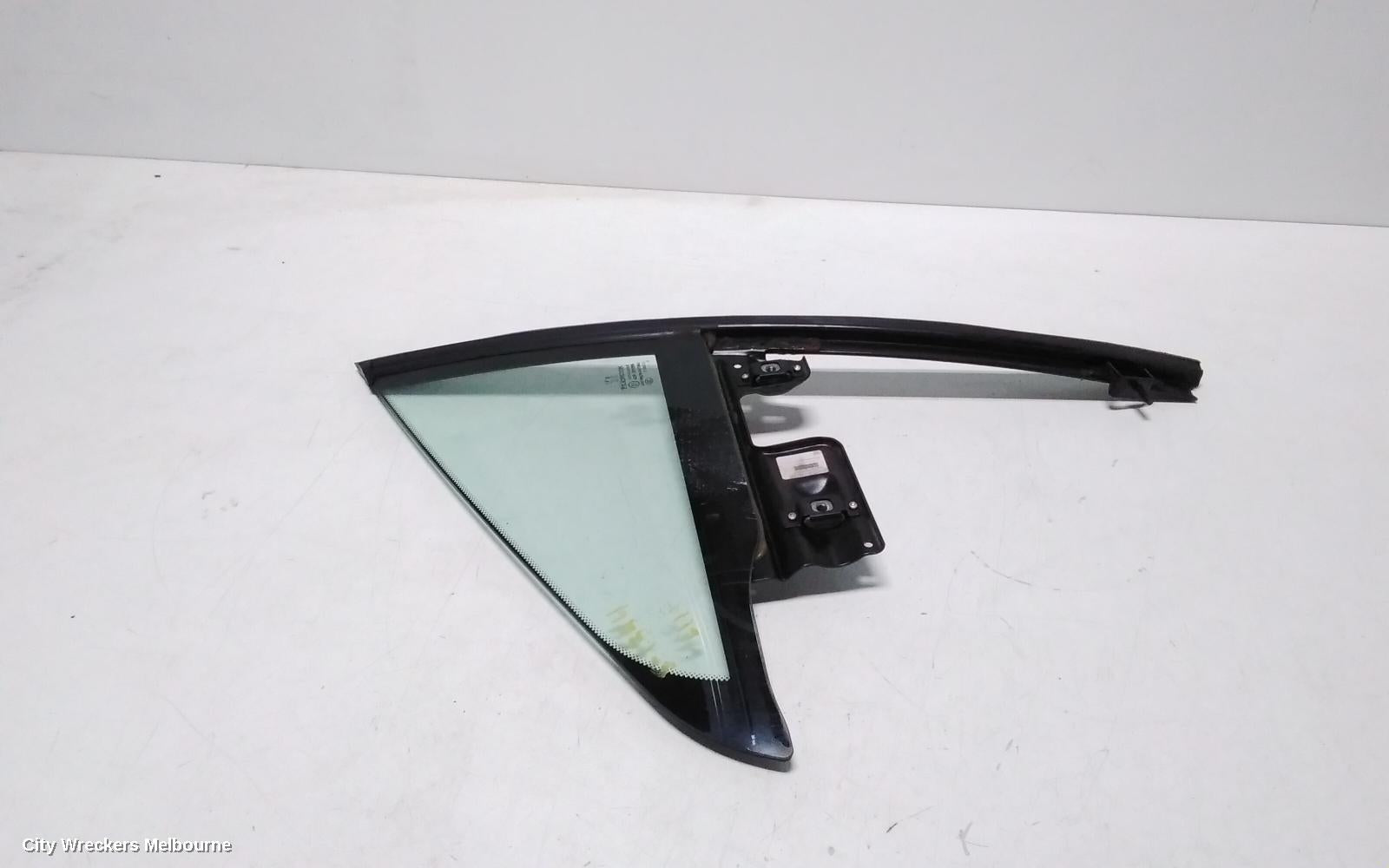 PEUGEOT 407 LEFT FRONT 1/4 DOOR GLASS, 09/2004 - 06/2011 - Image 1