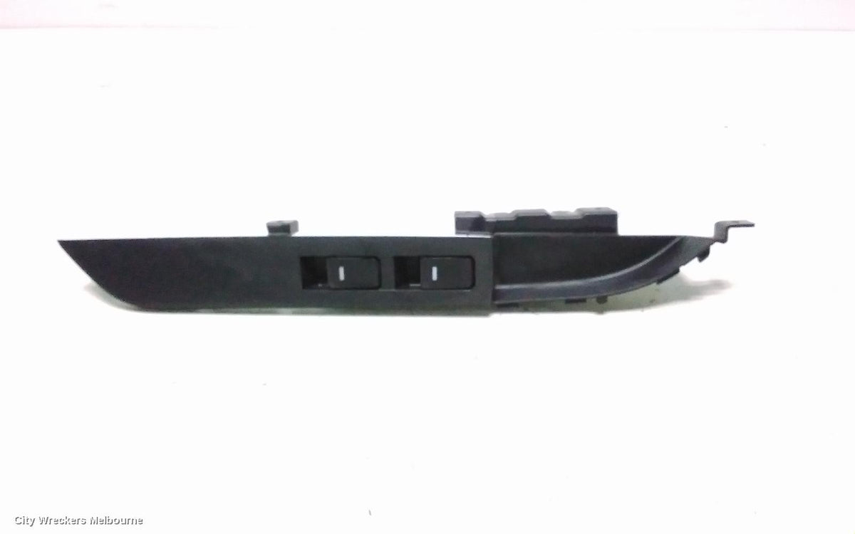 LDV V80 PWR DR WIND SWITCH, RH FRONT (MASTER SWITCH), 01/2013 - 12/2023 - Image 1