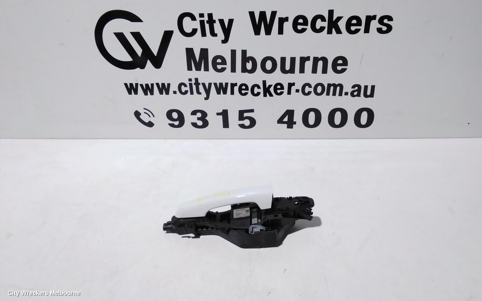 LAND ROVER RANGEROVER SPORT DOOR HANDLE, LH REAR, OUTER, NON KEYLESS ENTRY TYPE, COLOUR CODED, L494, 06/2013 - 04/2022 - Image 1