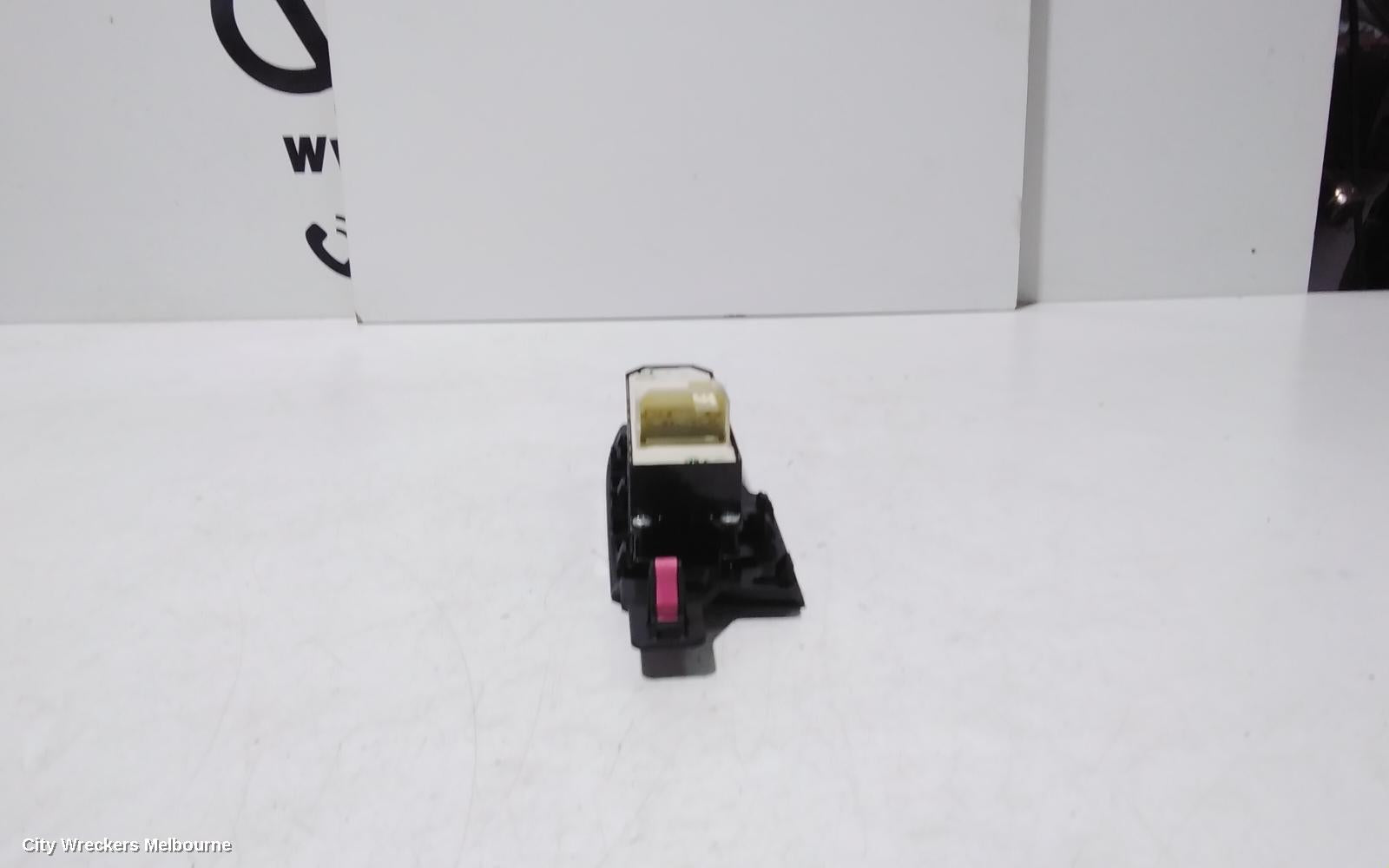 TOYOTA COROLLA PWR DR WIND SWITCH, RH FRONT (MASTER SWITCH), ZRE172R, SEDAN, 12/2013 - 06/2019 - Image 3