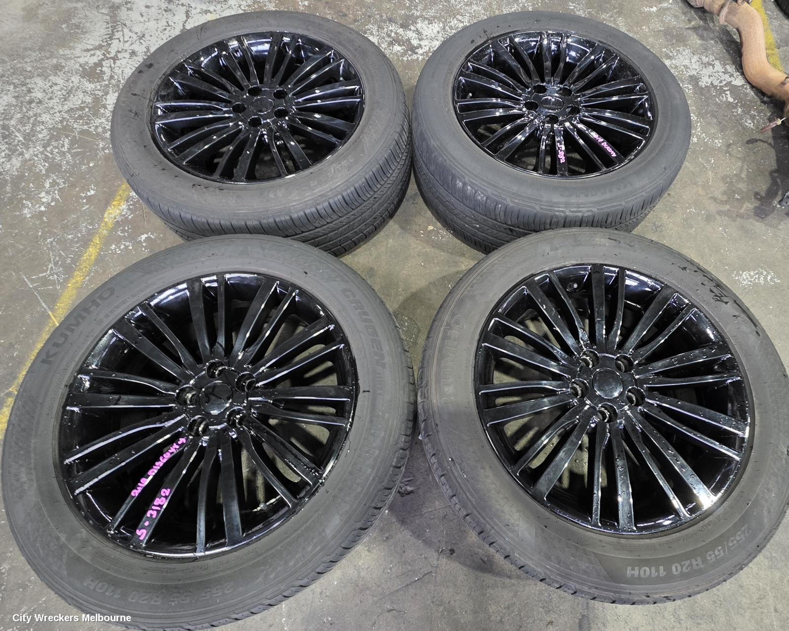 LAND ROVER DISCOVERY WHEEL MAG, FACTORY, 20X8.5IN, 5 V SPOKE, HIGH GLOSS BLACK, STYLE 5011, L462, 12/2016 - 12/2020 - Image 1