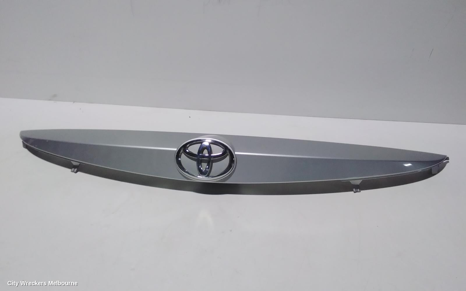 TOYOTA COROLLA REAR GARNISH, TAILGATE GARNISH (CENTRE), ZRE182R, HATCH, 10/2012 - 03/2015 - Image 1