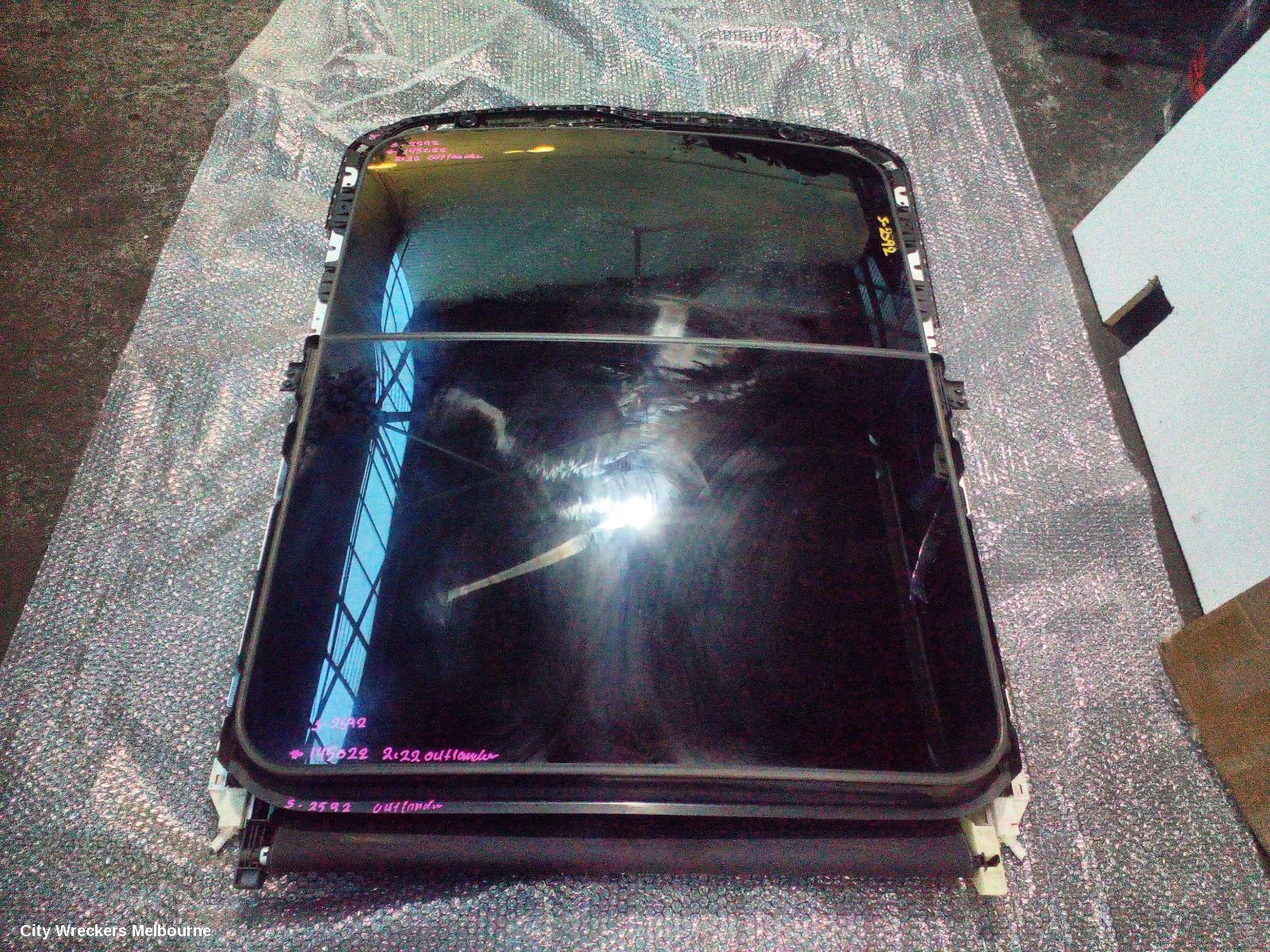MITSUBISHI OUTLANDER ROOF GLASS/SUNROOF/T, ZM, 08/2021 ONWARDS - Image 1