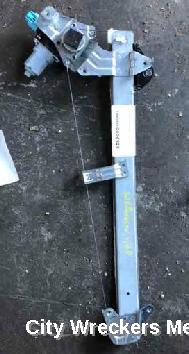 SUBARU FORESTER LEFT FRONT WINDOW REG/MOTOR, SJ, NON AUTO UP/DOWN TYPE, 12/2012 - 02/2015 - Image 1