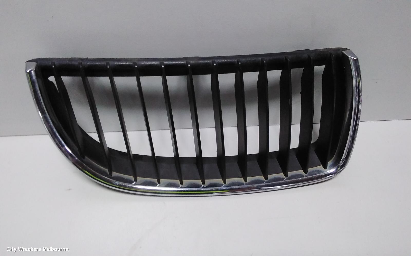 BMW 3 SERIES GRILLE, RADIATOR GRILLE (RH SIDE), E90/E91, SEDAN/WAGON, BLACK/CHROME, 03/2005 - 08/2008 - Image 2