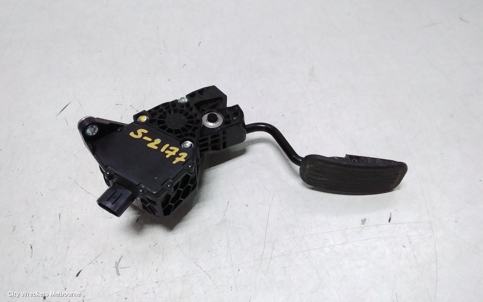 TOYOTA HIACE PEDAL ASSEMBLY, 300 SERIES, ACCELERATOR PEDAL, 02/2019 ONWARDS - Image 1