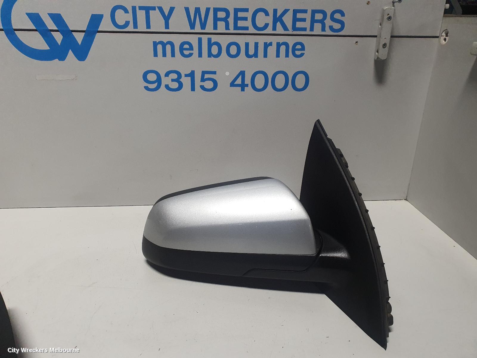 HOLDEN COMMODORE RIGHT DOOR MIRROR, VE, NON HEATED & NON PUDDLE LAMP TYPE, 08/2006 - 04/2013 - Image 1