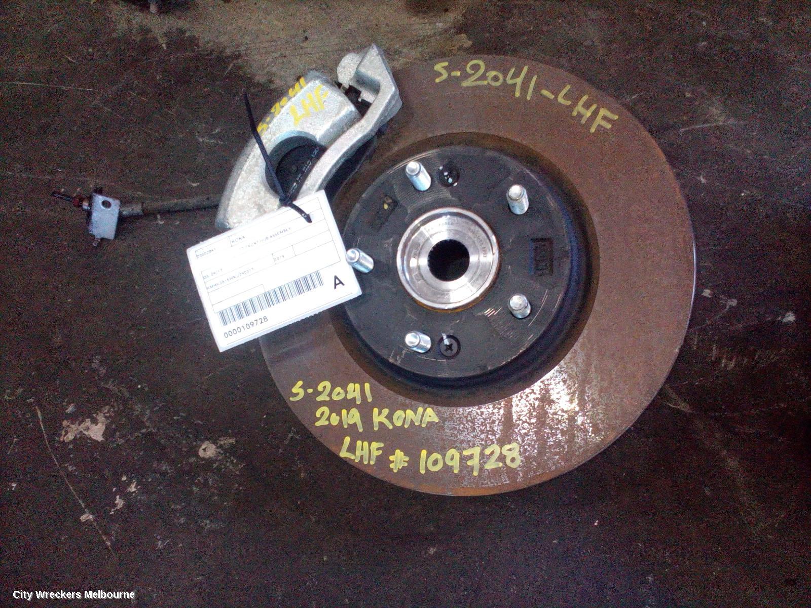 HYUNDAI KONA LEFT FRONT HUB ASSEMBLY, OS, 09/2017 - 07/2023 - Image 2