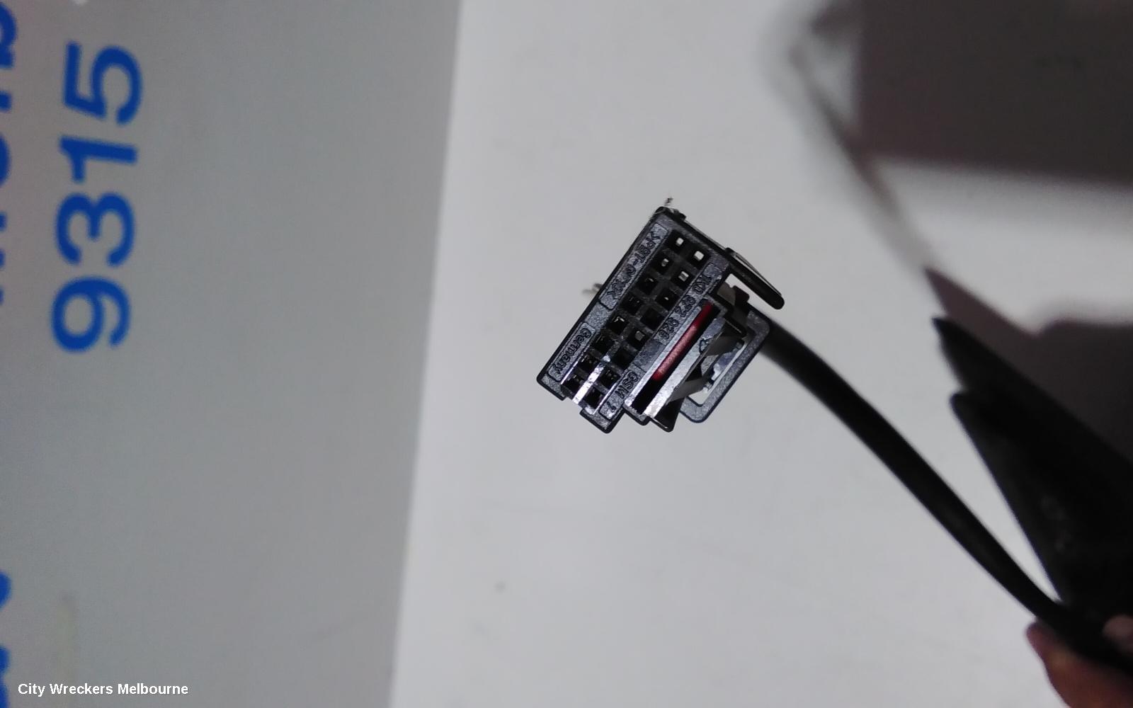AUDI A4 RIGHT DOOR MIRROR, B8 8K, A4, MANUAL FOLD, NO LANE CHANGE ASSIST TYPE, 1 PLUG (6 WIRE), 02/2008 - 05/2009 - Image 3