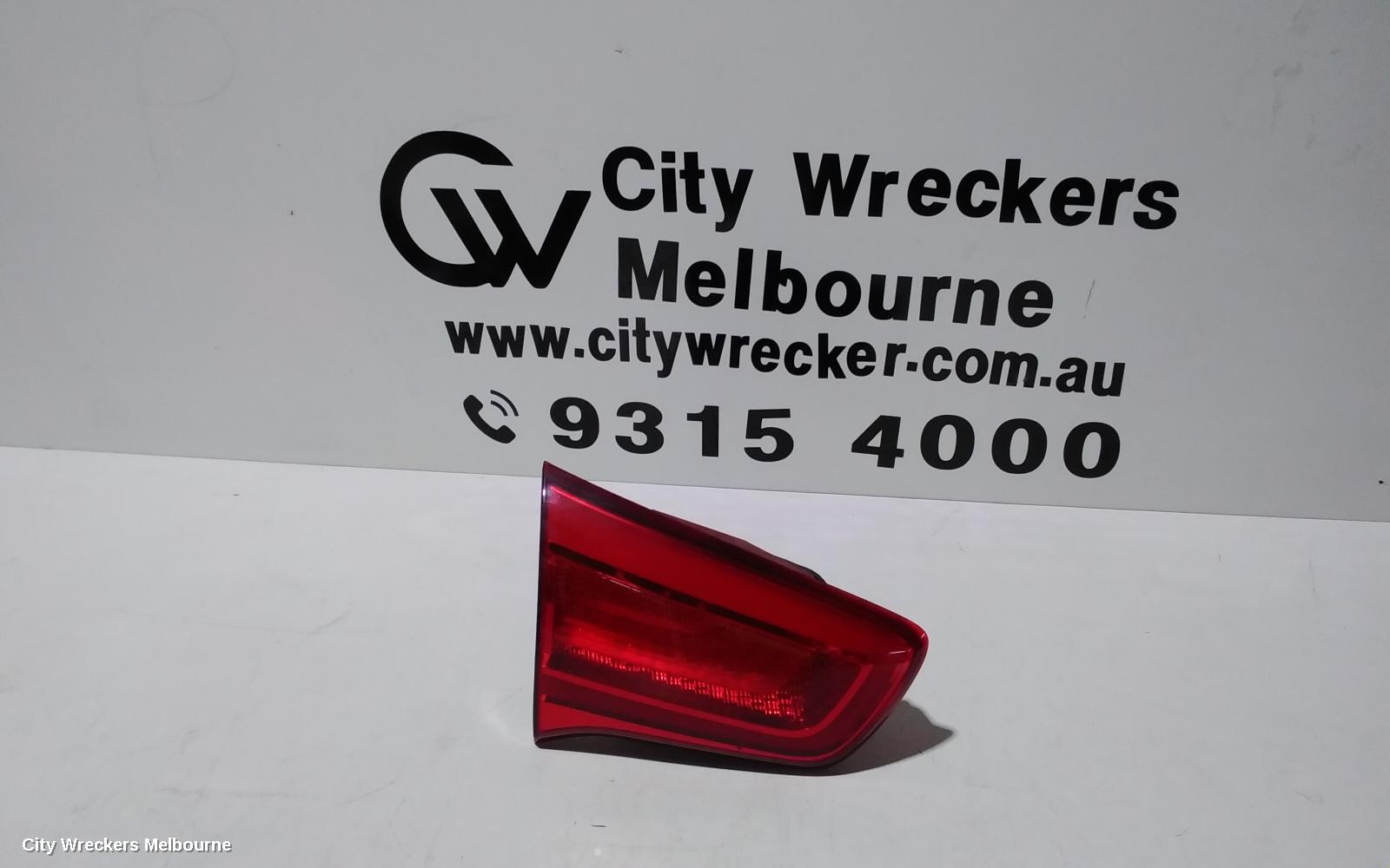 KIA SPORTAGE REAR GARNISH, TAILGATE LAMP (LH SIDE), SL, PLATINUM, 05/2014 - 10/2015 - Image 1
