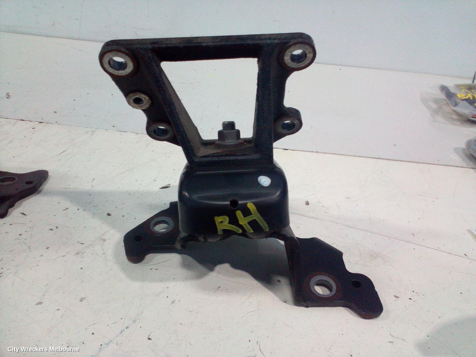 TOYOTA HIACE MOUNT, 300 SERIES, 02/2019 ONWARDS - Image 2