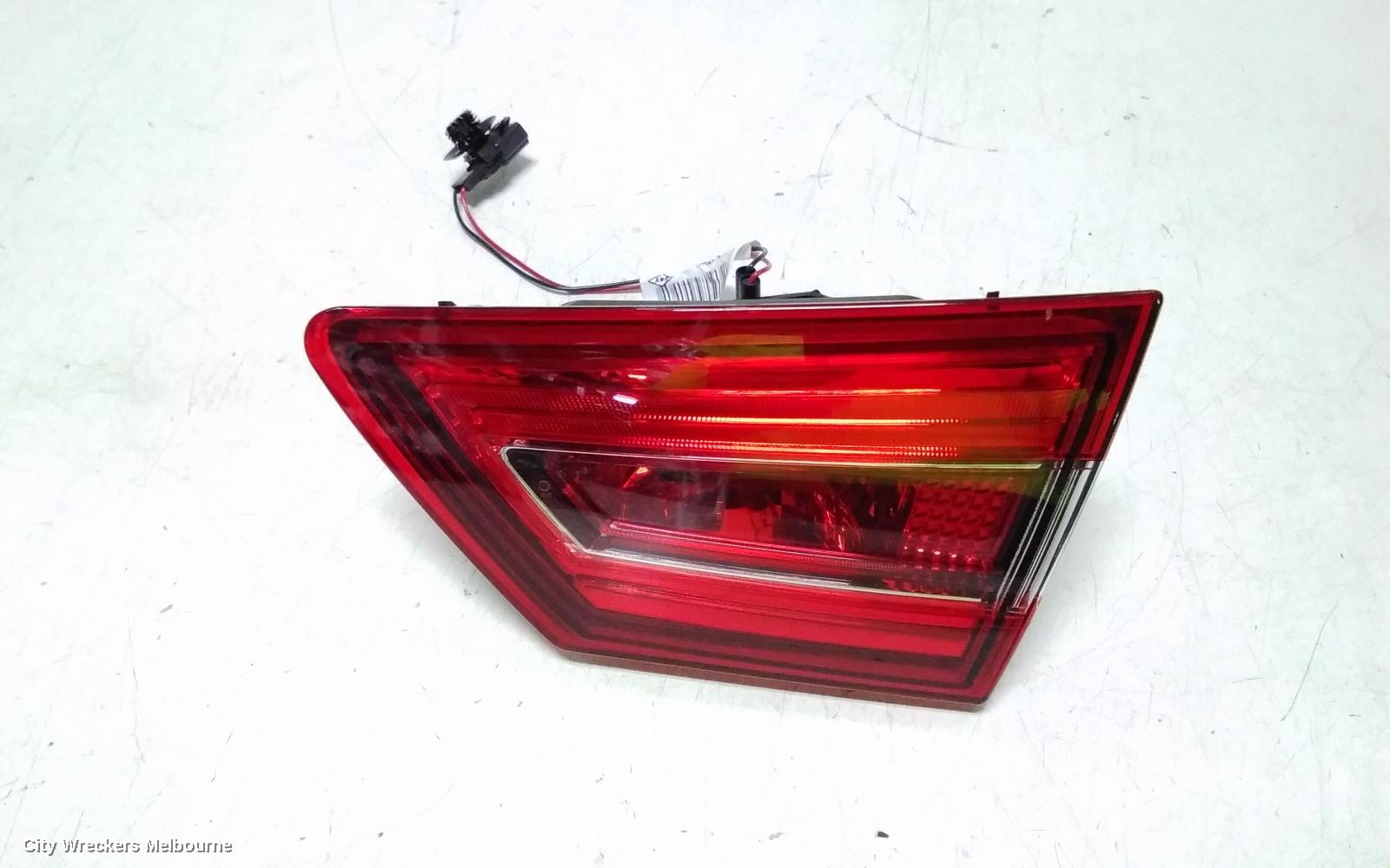 RENAULT CLIO REAR GARNISH, TAILGATE LAMP (RH SIDE), X98, NON LED TYPE, 09/2013 - 10/2019 - Image 3