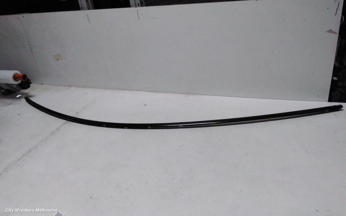 TESLA MODEL Y, 1ST GEN, 03/2022 ONWARDS, RIGHT BELT MOULD: 150380 - Image 2