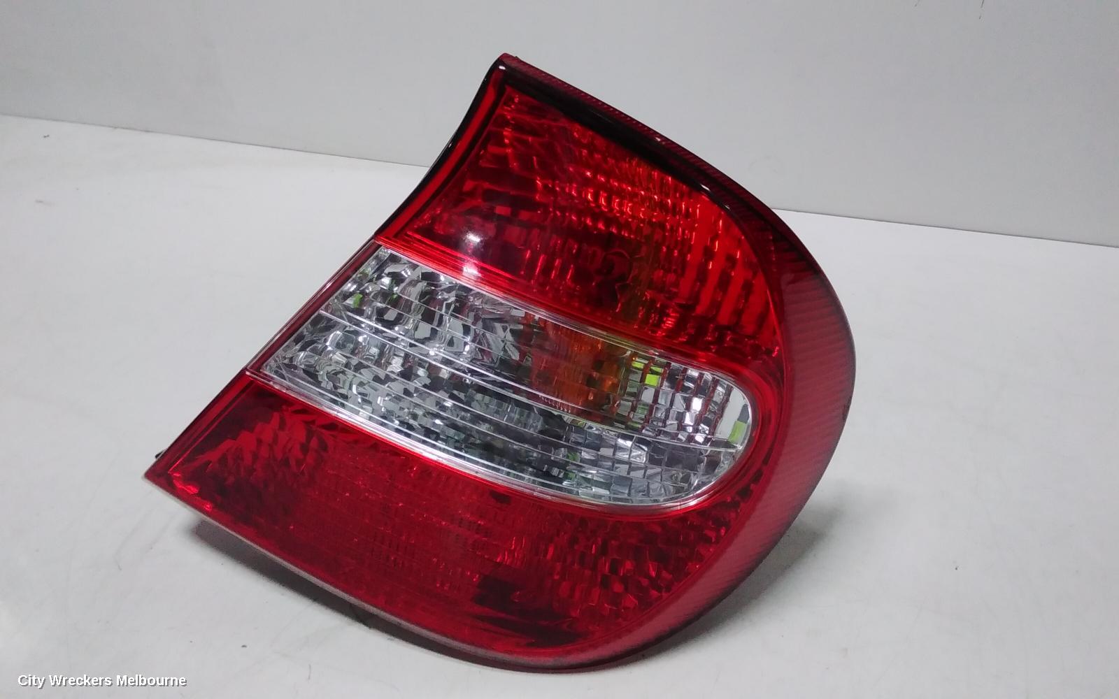 TOYOTA CAMRY RIGHT TAILLIGHT, SK36, REVERSE LAMP IN CENTRE, 08/2002 - 09/2004 - Image 2