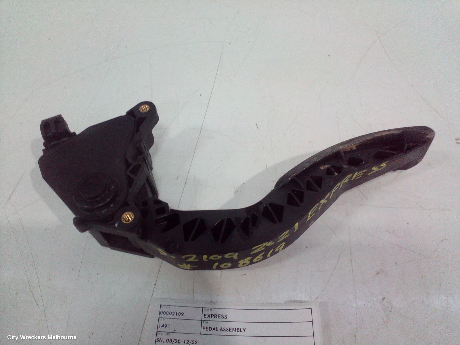 MITSUBISHI EXPRESS PEDAL ASSEMBLY, SN, ACCELERATOR PEDAL, 03/2020 - 12/2022 - Image 3
