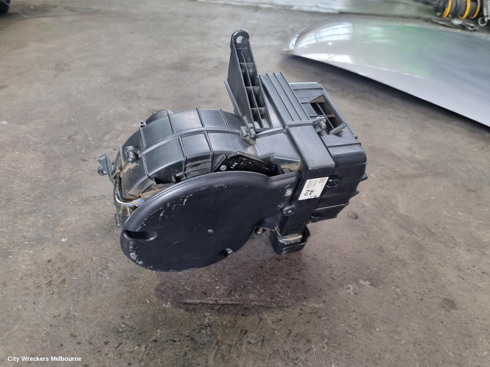 TOYOTA HIACE HEATER CORE/BOX, TRH/KDH, 03/2005 - 04/2019 - Image 2
