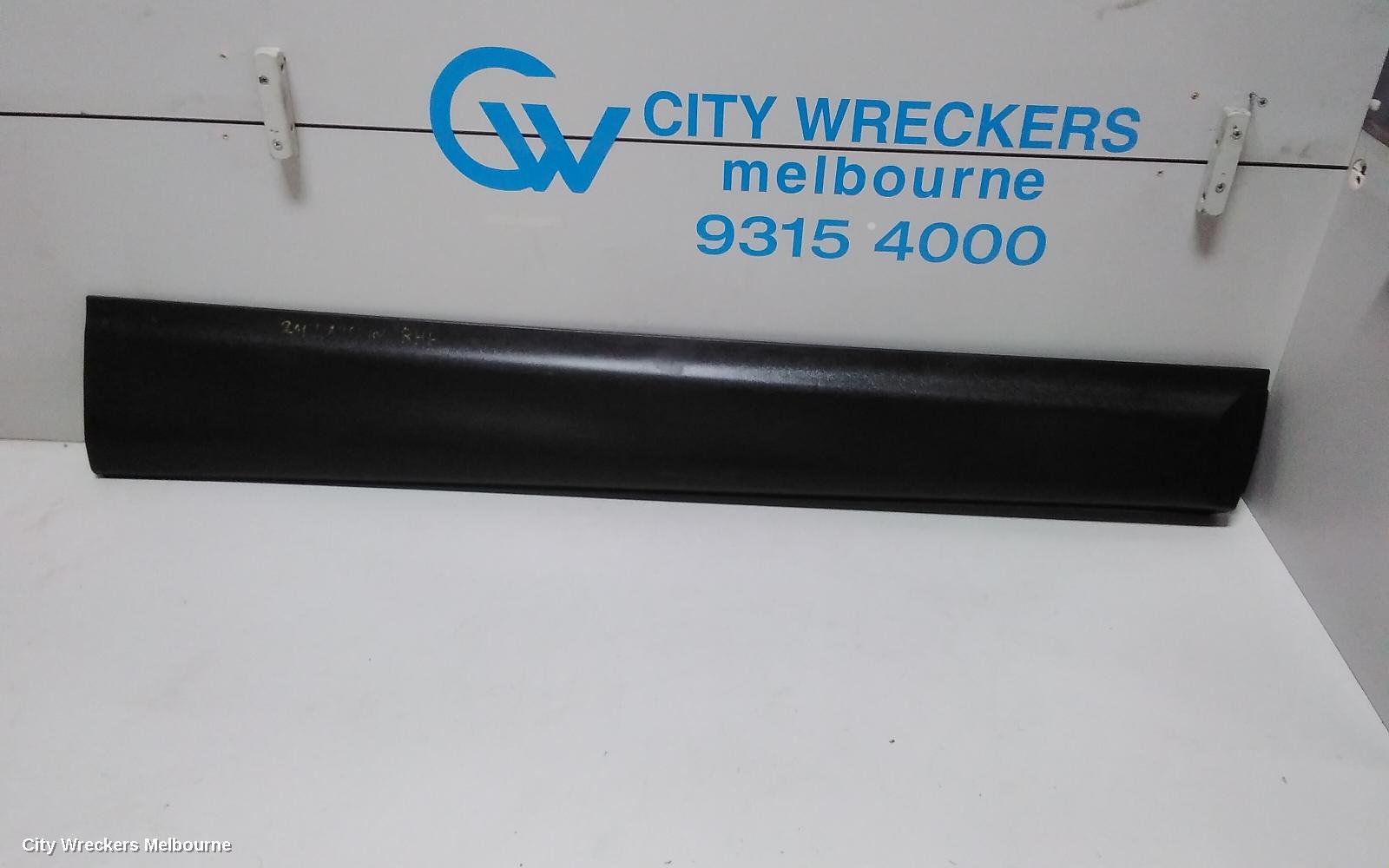 NISSAN QASHQAI DOOR MOULD, RHF DOOR MOULD: 65770, RH REAR, J11, 06/2014 - 07/2021 - Image 2