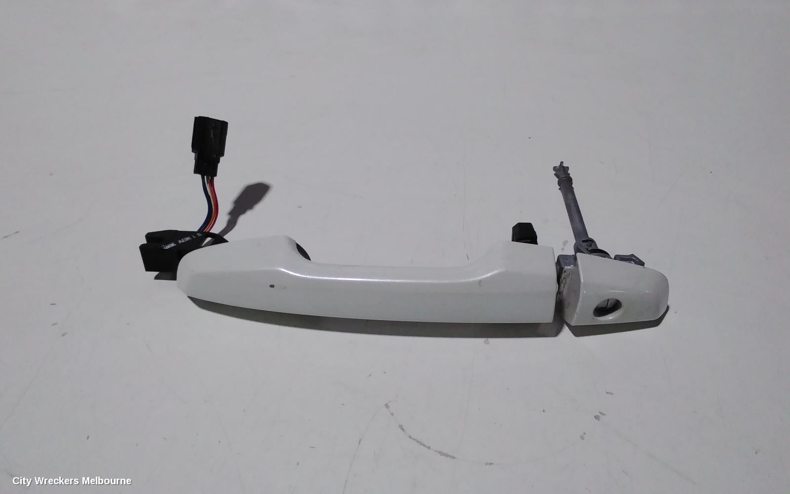 HONDA CRV DOOR HANDLE, OUTER, RH FRONT, COLOUR CODED, RW, 05/2017 ONWARDS - Image 2