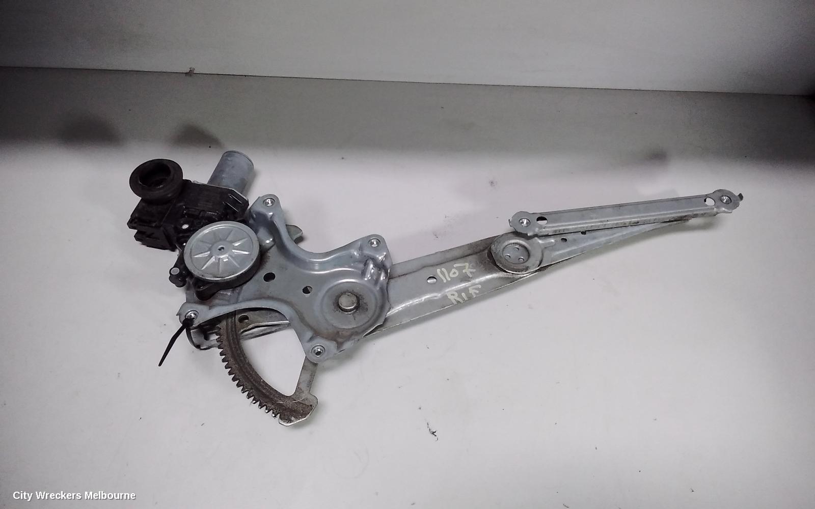 TOYOTA COROLLA RIGHT FRONT WINDOW REG/MOTOR, ZRE182R, HATCH, 01/2014 - 06/2018 - Image 1