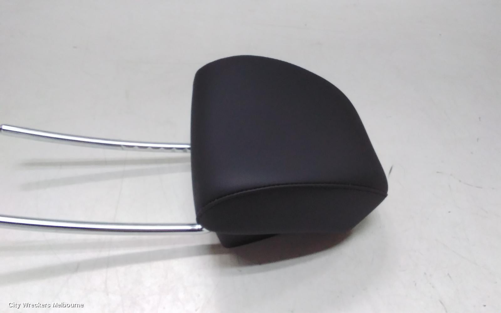 HYUNDAI SANTA FE HEADREST, MX5, RH FRONT, LEATHER, NAPPA, 11/2023 ONWARDS - Image 2