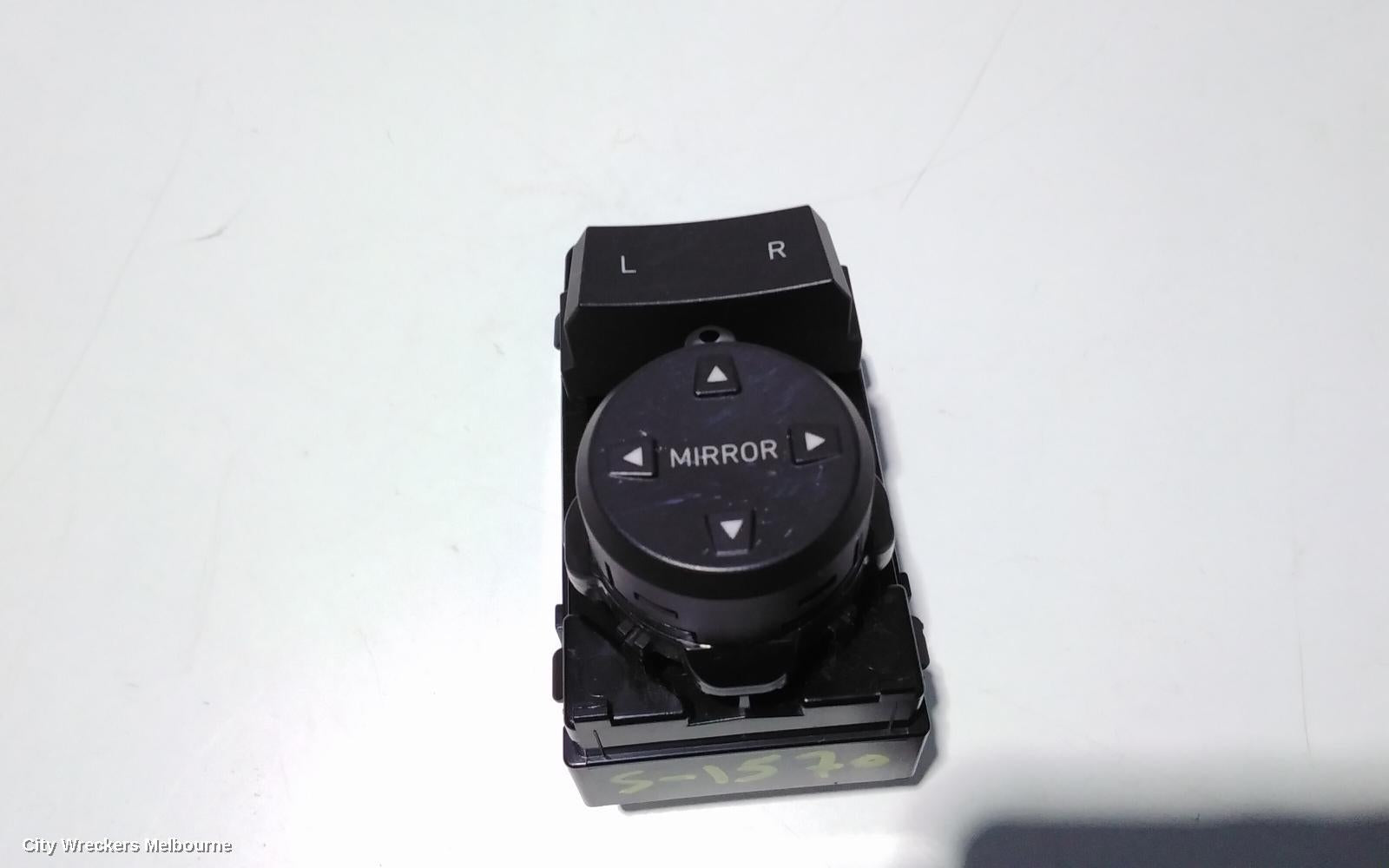 HYUNDAI I30, PD, HATCH, 03/2017 ONWARDS, MIRROR SWITCH: 87837 - Image 2