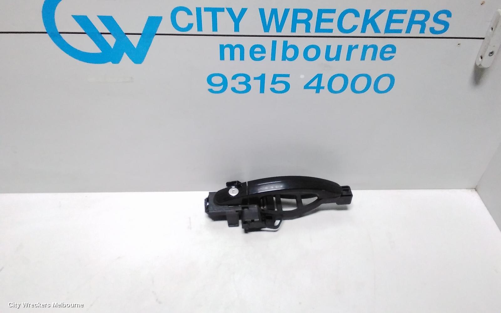 FORD FOCUS DOOR HANDLE, OUTER, LH FRONT/RH FRONT, LW, COLOUR CODED, NON KEYLESS ENTRY TYPE, 05/2011 - 08/2015 - Image 1
