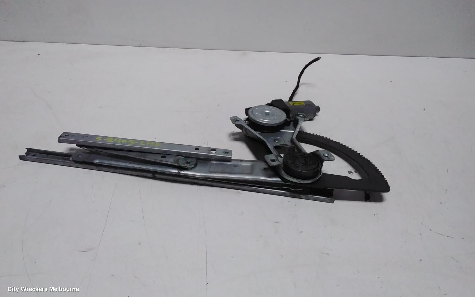 LDV V80 LEFT FRONT WINDOW REG/MOTOR, VAN, 01/2013 ONWARDS - Image 1