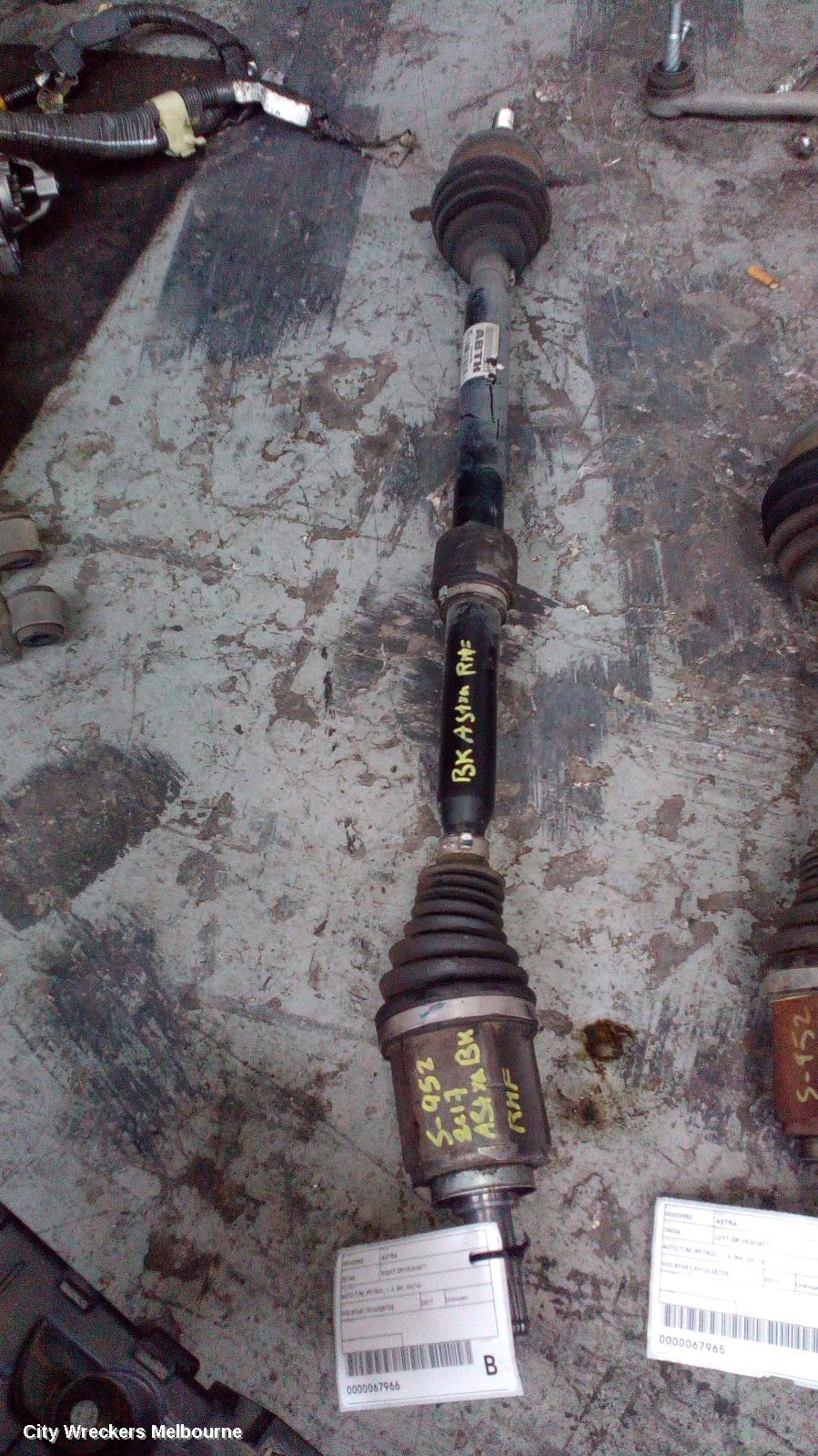 HOLDEN ASTRA RIGHT DRIVESHAFT, AUTO T/M, PETROL, 1.4, BK, 09/2016 ONWARDS - Image 2