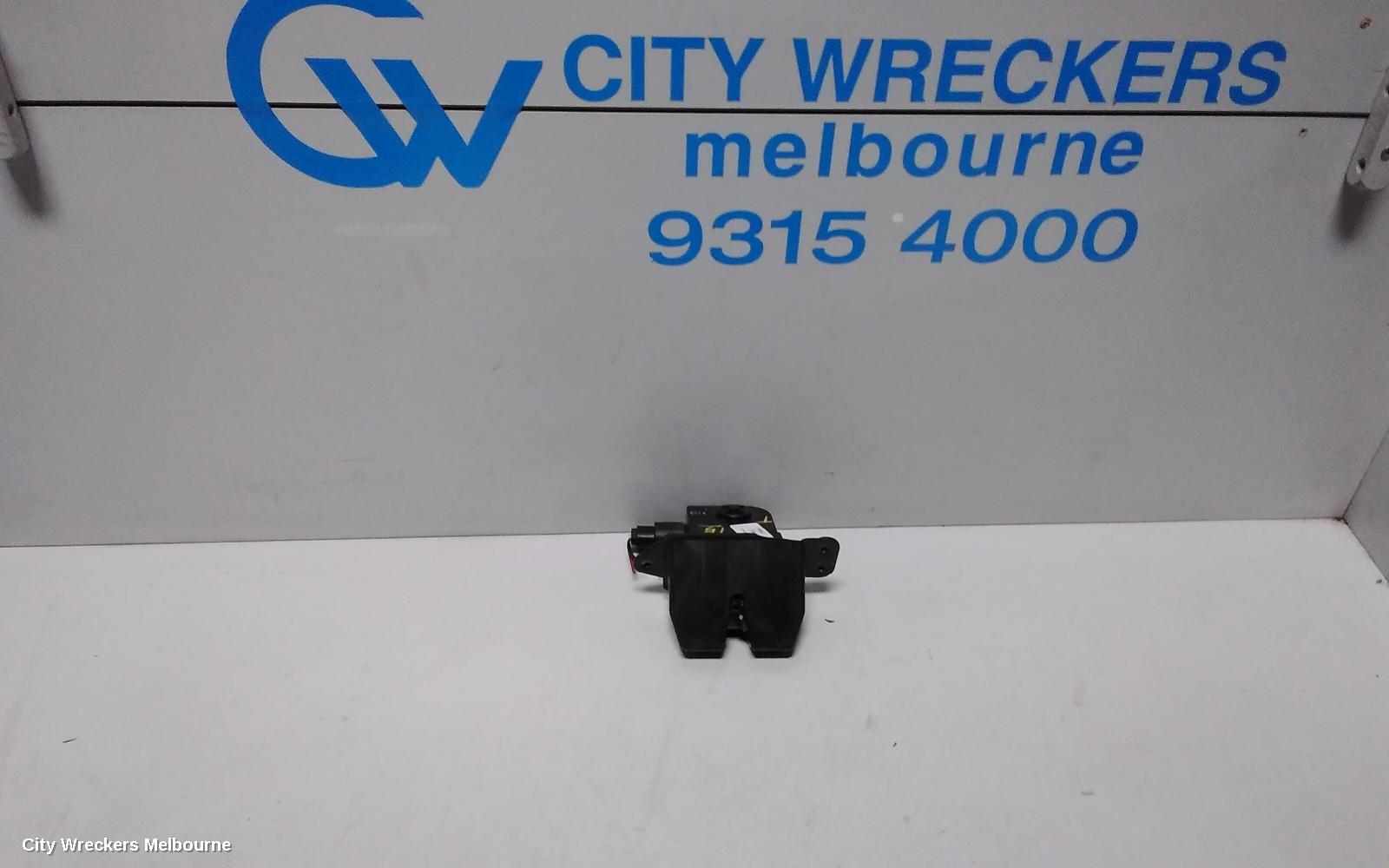 KIA SORENTO DOOR/BOOT/GATE LOCK, TAILGATE LOCK, XM, 10/2012 - 12/2014 - Image 1