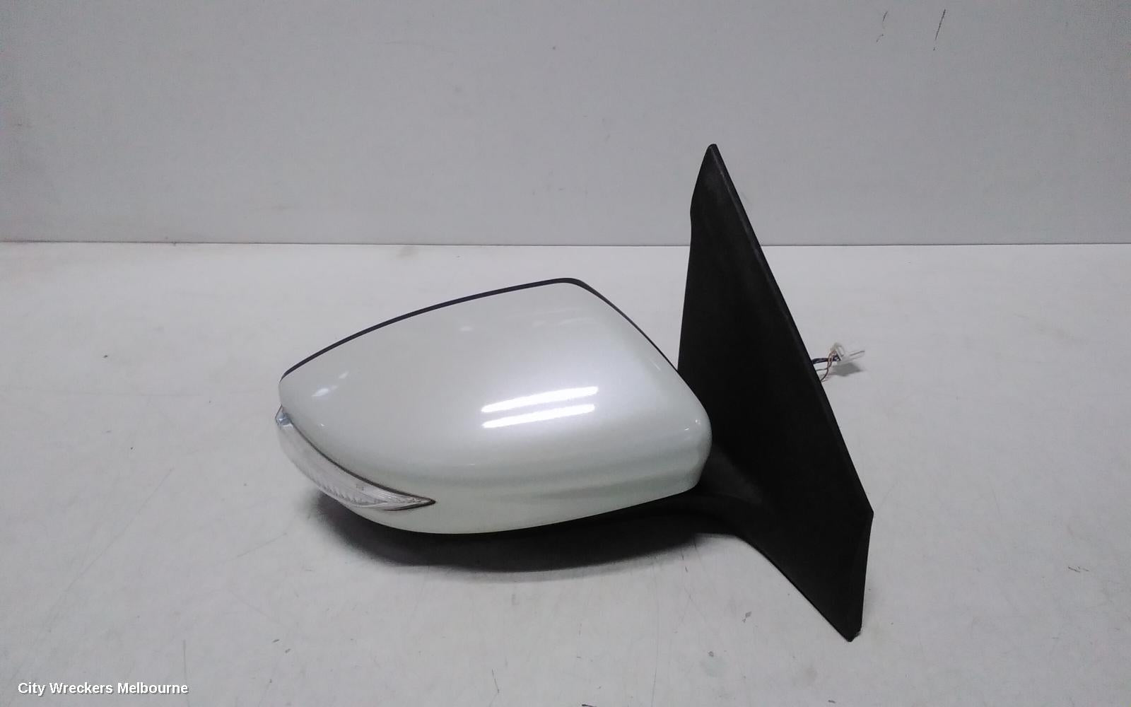 NISSAN PULSAR RIGHT DOOR MIRROR, B17, SEDAN, MANUAL FOLD TYPE, 12/2012 - 12/2017 - Image 1