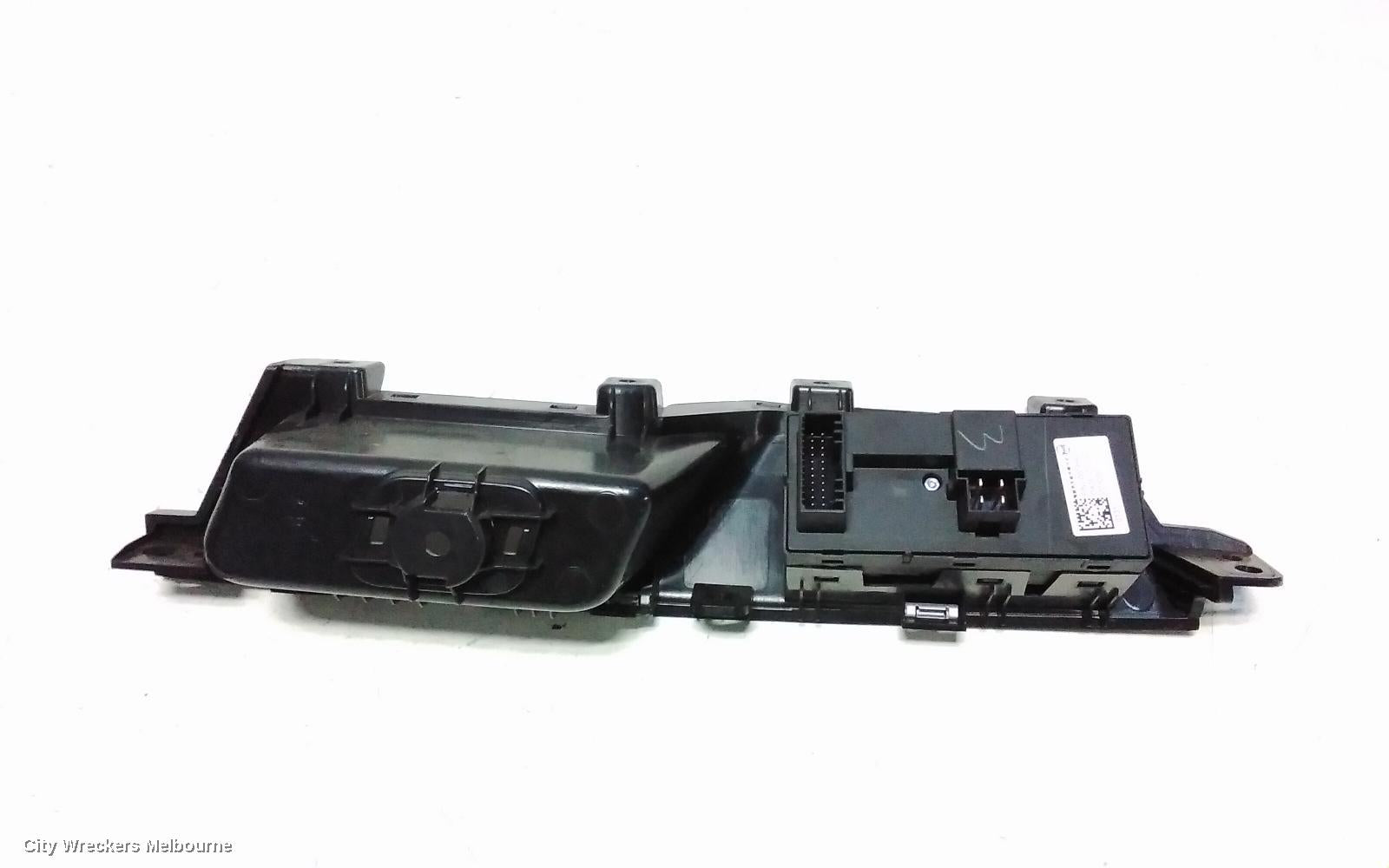 LDV DELIVER 9 PWR DR WIND SWITCH, RH FRONT (MASTER SWITCH), 07/2020 ONWARDS - Image 3