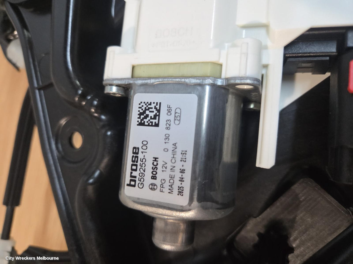 TESLA MODEL Y LEFT REAR WND REG/MOTOR, 1ST GEN, 03/2022 ONWARDS - Image 3