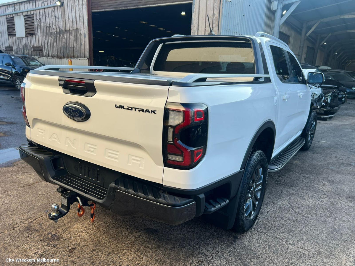 FORD RANGER CONSOLE, RA, CONSOLE LID ONLY, LEATHER, BLACK, W/ ORANGE STICHING, 05/2022 ONWARDS - Image 2