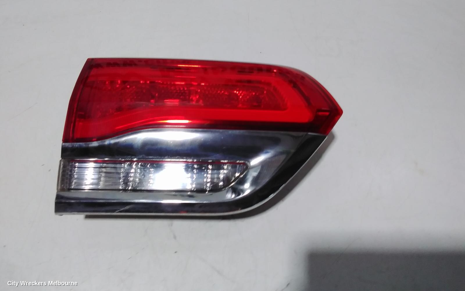 JEEP GRANDCHEROKEE REAR GARNISH, TAILGATE LAMP (LH SIDE), WK, LAREDO/OVERLAND/SUMMIT/LIMITED, CHROME BEZEL, 04/2013 - 02/2022 - Image 2