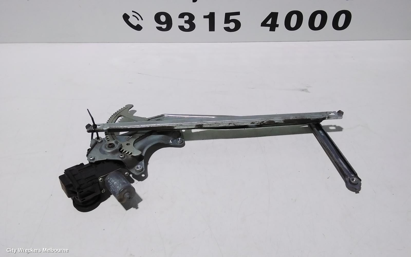 TOYOTA PRIUS RIGHT REAR WND REG/MOTOR, ZVW40R, PRIUS V, 05/2012 - 03/2021 - Image 2
