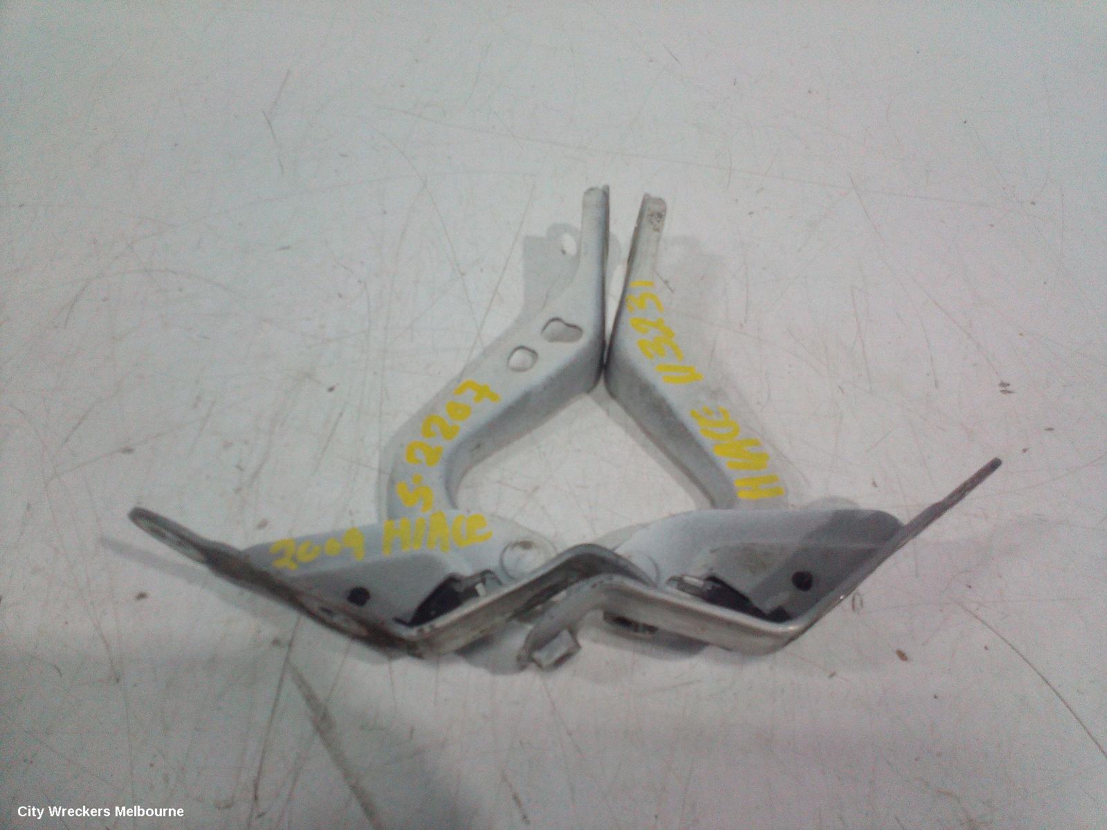 TOYOTA HIACE BONNET HINGE/STRUT, HINGE (RH SIDE), TRH/KDH, 03/2005 - 04/2019 - Image 3