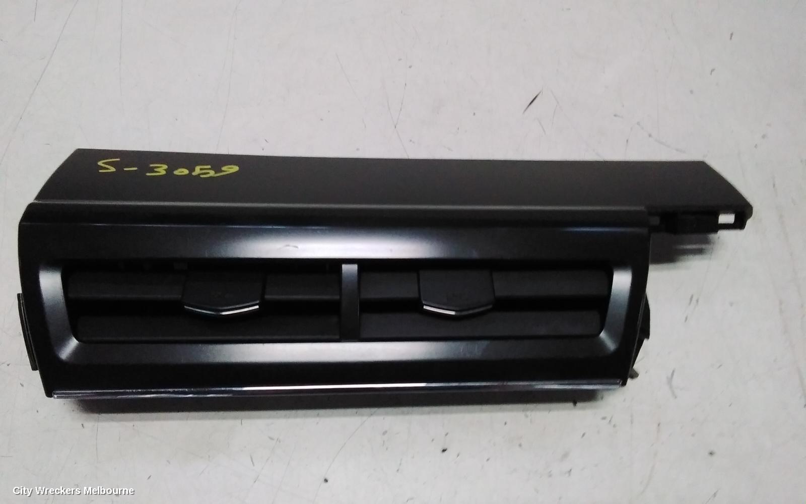 TOYOTA PRIUS, ZVW40R, PRIUS V, 05/2012 - 11/2022, CENTER AIRVENT: 145008 - Image 2