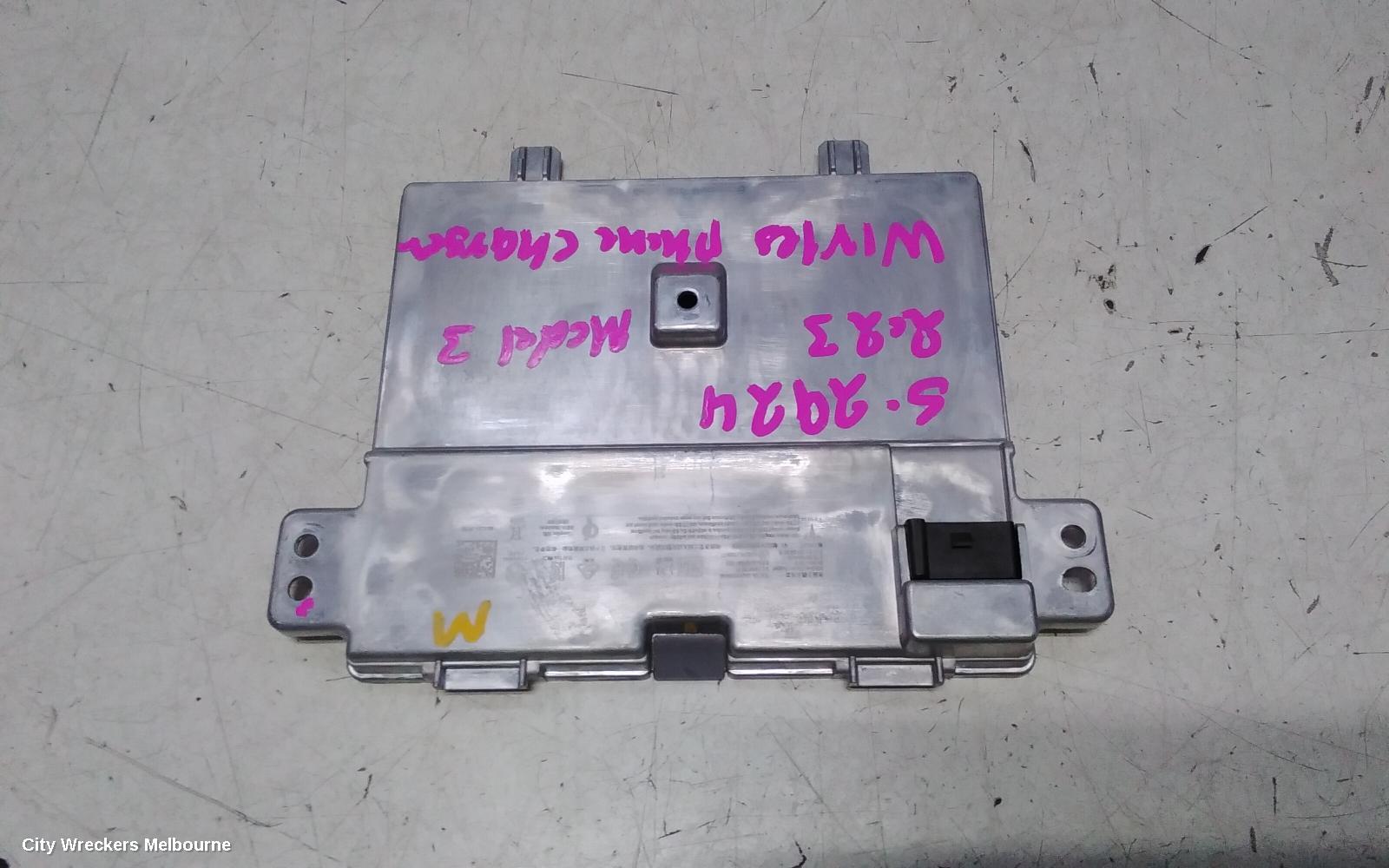 TESLA MODEL 3, 1ST GEN, 06/2019 ONWARDS, 1755100-00-D WIRELESS PHONE CHARGER CONTROL MODULE: 140814 - Image 2
