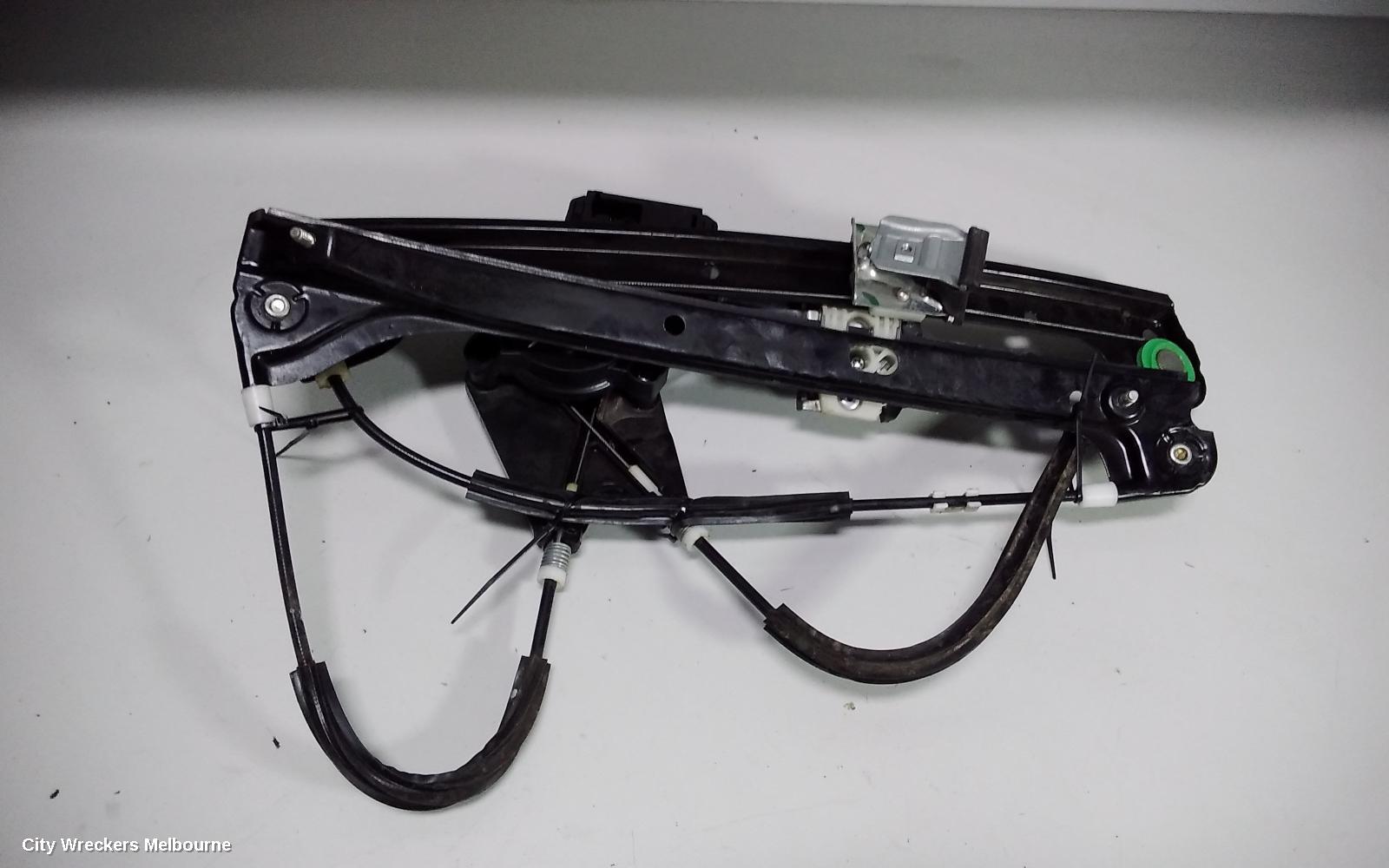VOLKSWAGEN POLO RIGHT FRONT WINDOW REG/MOTOR, 6R, POWER, 5DR HATCH, 05/2014 - 09/2017 - Image 2