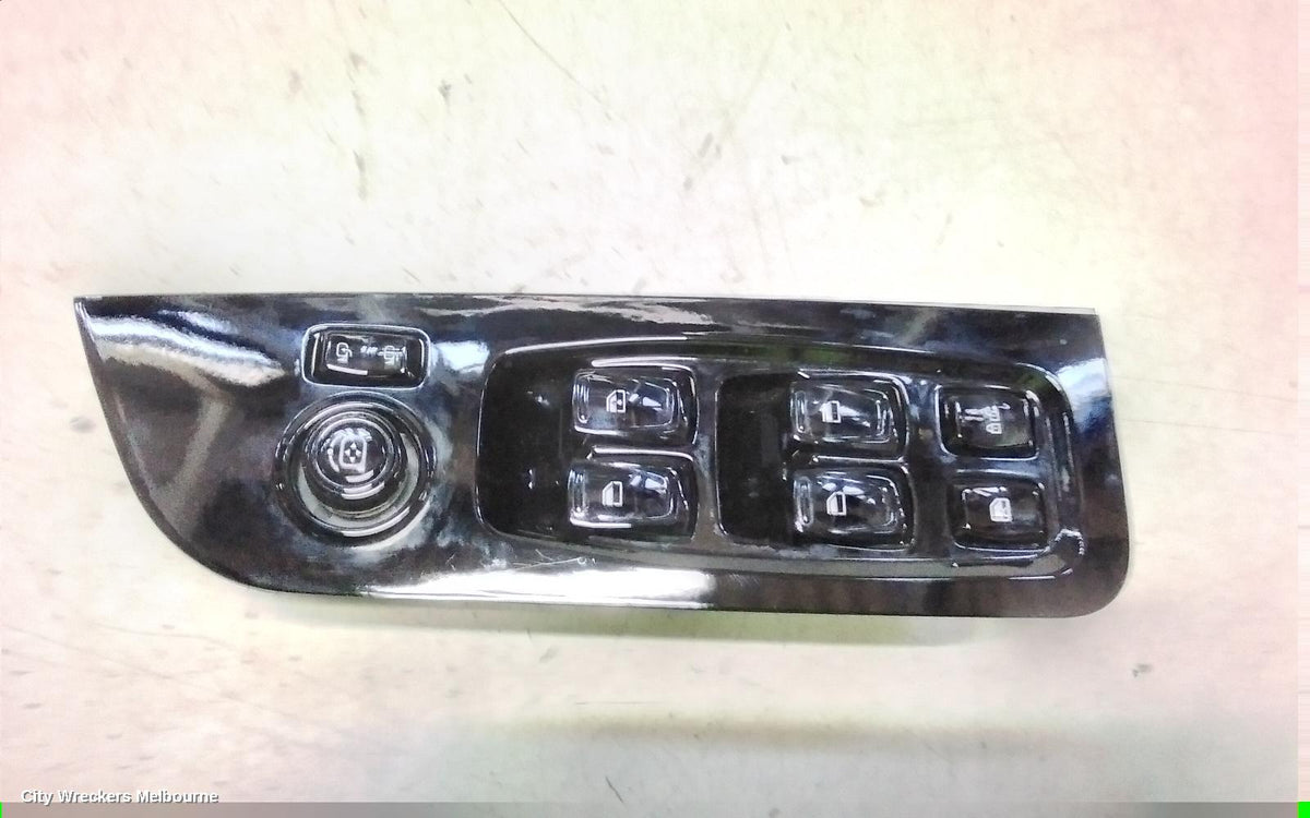 MAHINDRA XUV700 PWR DR WIND SWITCH, W601, RH FRONT (MASTER), 01/2023 ONWARDS - Image 2